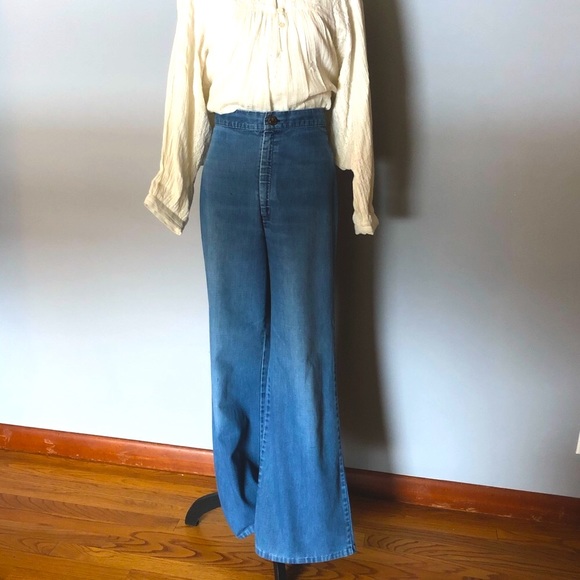 Rare-Levi’s 70’s Vintage wide/flare leg jeans with elastic waist & high rise. - Picture 8 of 15